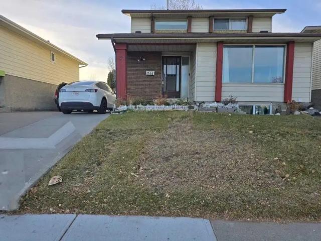 A private 3 beds, 1 kitchen, 1 1 bath basement suite for rent in Calgary,,LRT