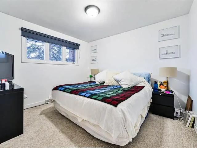A Private Room for rent, Walk to Dalhousie C train, U OF C, Downtown etc