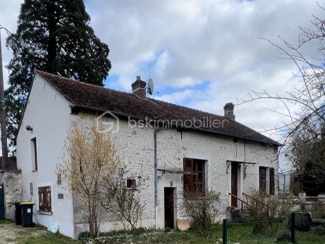 À Provins même, Maison en pierre de 73 m2 à finir de rénover avec un potentiel habitable de 120m2!