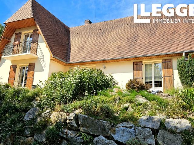 À proximité de Vimoutiers et Livarot – Élégante propriété avec vue panoramique et jardin de plus de 3 000 m²