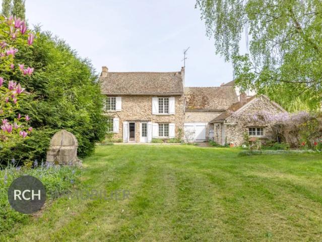 Bazainville Maison en pierre à rénover sur un beau terrain boisé
