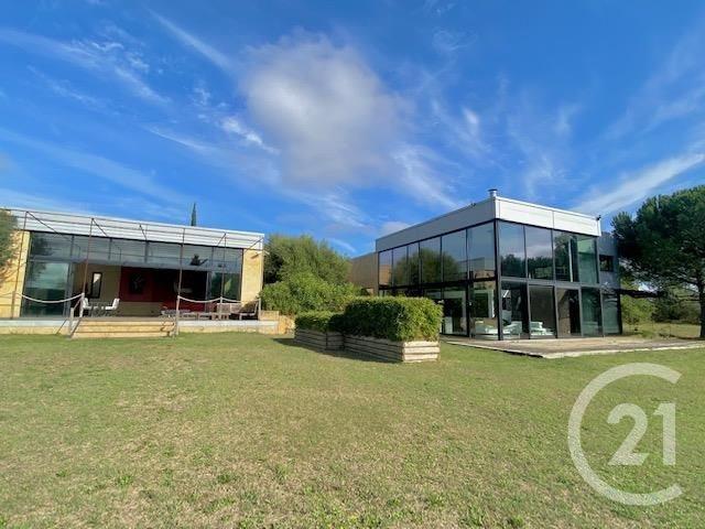 A proximité de la ville médiévale de Carcassonne, découvrez. 588m² Carcassonne