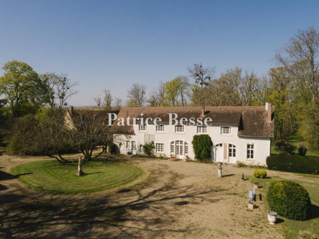 À proximité de la Charité sur Loire, à 2 h de Paris, dans un. 475m² La Charité sur Loire