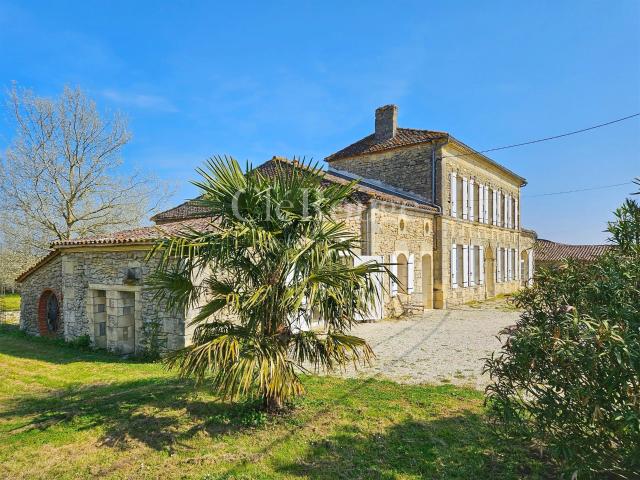 À proximité de Sauveterre de Guyenne – Maison de caractère d. 248m² Sauveterre de Guyenne