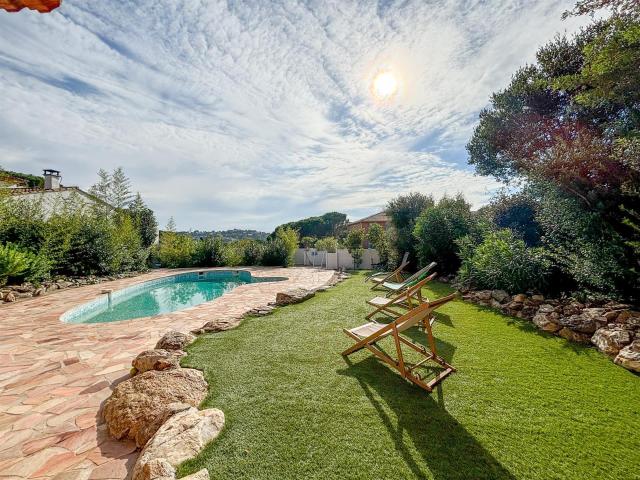 A proximité du centre ville et des plages, au calme, dans un. 151m² Cavalaire sur Mer