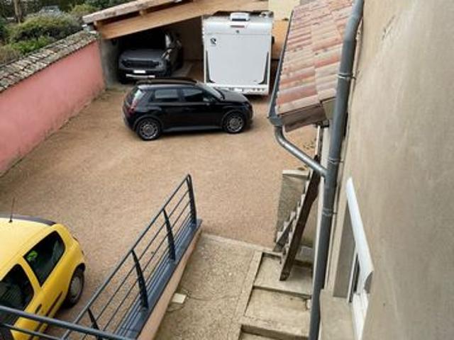 A PRUZILLY PROCHE MACON EN BOURGOGNE MAISON 5 PIECES DE 125 M² AVEC PISCINE ET DEPENDANCES SUR UN TERRAIN DE 620 M²