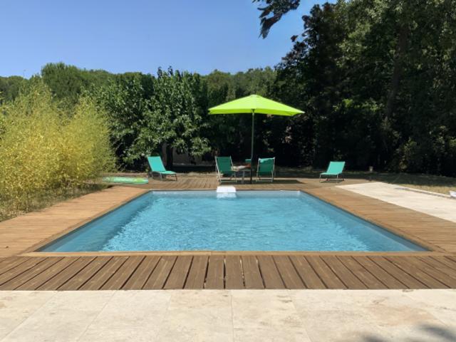 A quelques minutes d' Uzès, villa au coeur d'un parc de 2600