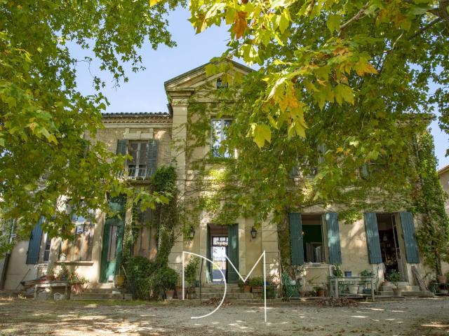 À quelques minutes de L’Isle sur la Sorgue Maison de caractè. 325m² Le Thor