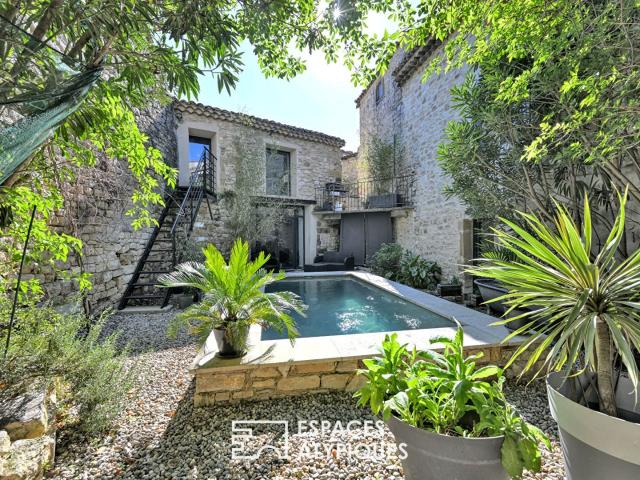 A quelques minutes seulement d'Uzès, cette maison de village. 310m² Uzès