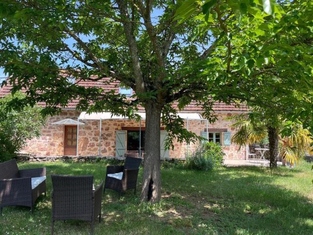 A quelques kilomètres de Figeac, sur les hauteurs à la sorti. 97m² Figeac