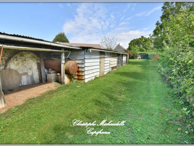 A quelques km de CONGIS TRILPORT, maison 128 m² Gare ligne P à pied 6 pièces 4 chambres Grenier aménageable dressing 1 grand garage 1 grand jardin avec abris et accès portail stati