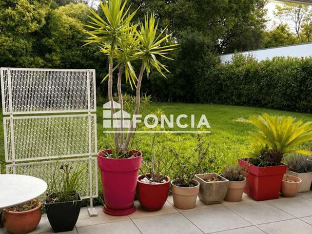 A quelques pas des arceaux: Beau type 1 avec terrasse sur jardin