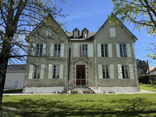 A quelques pas du centre historique de Navarrenx, l'une des. 350m² Navarrenx