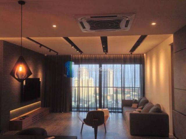 A quiet, stylishly furnished unit. The unit 24th floor has a beautiful living room with an open concept design. You have access to a gorgeous view overlooking the sea. kitchen well equipped with stove/oven, etc, The unit is ideally suited to accommoda