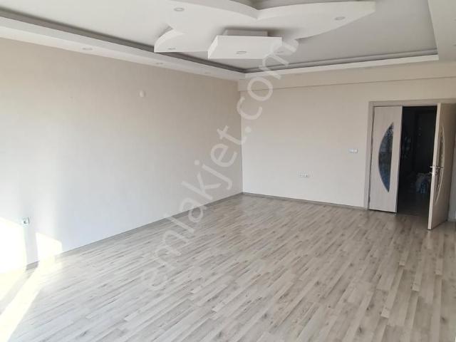 Ağrı Merkez Fırat Mahallesi 4+1 Satılık Ara Kat Lüks Daire