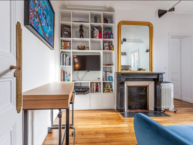 A rare gem! Typical Parisian style 1 living room & 1 bedroom in the heart of the 15th arrondissement