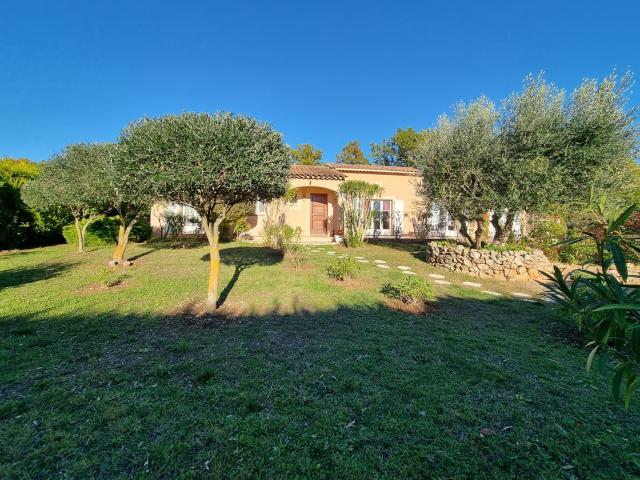 A Régusse Villa de plain pied avec garage sur1074m2 113m² Régusse