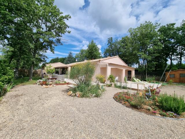 A régusse, villa de plain pied de 105m2 sur 1680m2 de terrai. 105m² Régusse