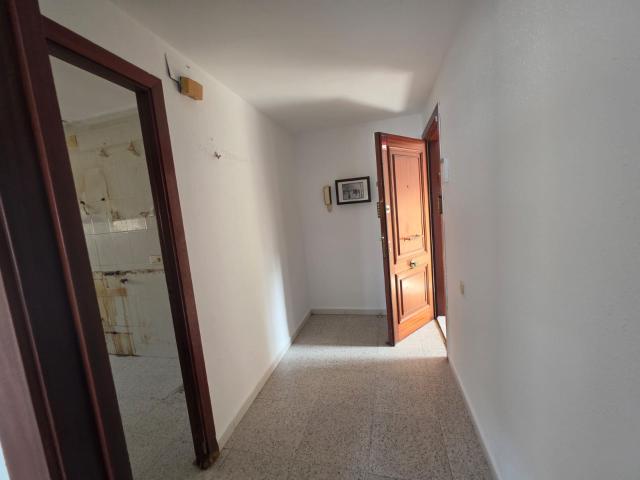 A reformar y estrenar tu ! Piso céntrico en Segur de Calafell, España