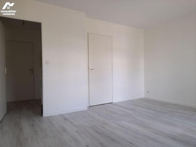 A RENNES Quartier Arsenal Redon 29 quai de la Prévalaye STUDIO au 1er étage sans ascens.