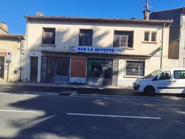 A rénové ! maison mitoyenne avec local commercial 154m²