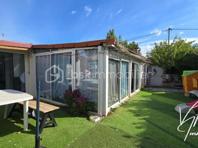 A rénover: Maison T4 avec terrain de 200 m2 au Castellet