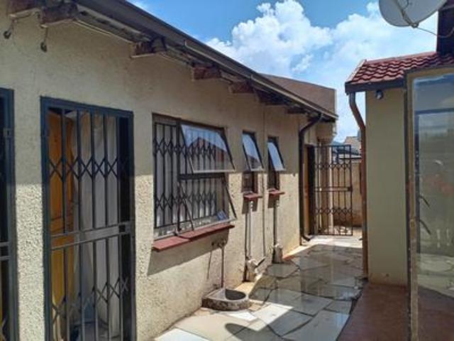 a room to let in eastfield