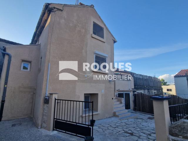 A Roqueredonde, maison de village meublée avec terrasse !
