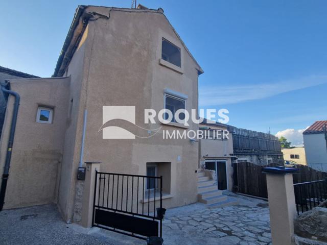 A Roqueredonde, maison de village meublée avec terrasse !