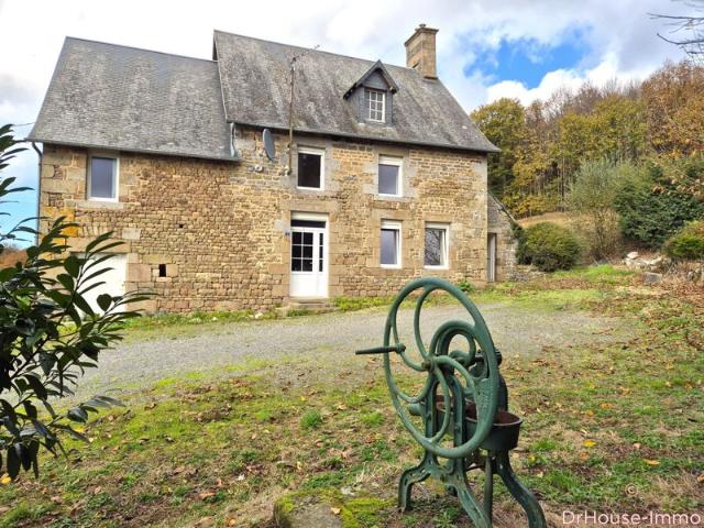 A ST POIS 50, maison en pierres, sans voisins, 4 chambres, 3800 m2, dépendances