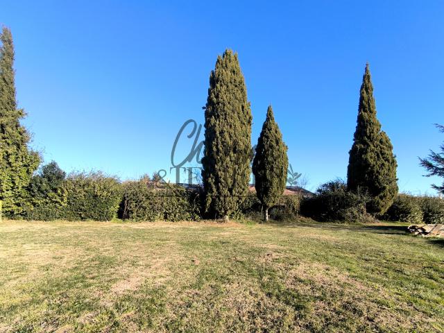 A St Quentin la Poterie beau terrain à bâtir de 1368m2