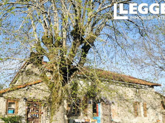 A stone farmhouse, 4 bedrooms, quiet hamlet, potential for transformation into a delightful country home