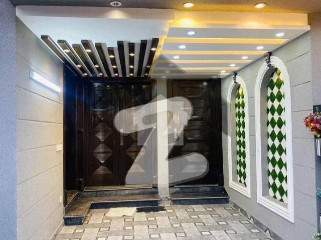 A Stunning House Is Up For Grabs In Bahria Town Sector C Lahore
