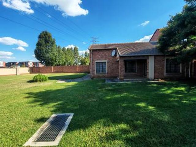 a stunning 3 bedroom 2 bathroom in e.