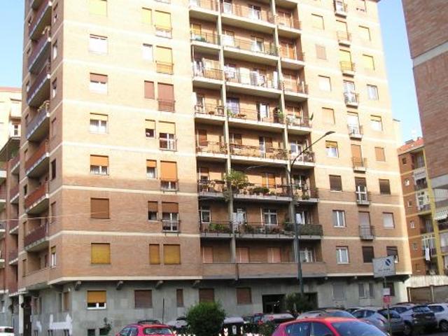 A studentessa del Politecnico affittasi camera in appartamento condiviso