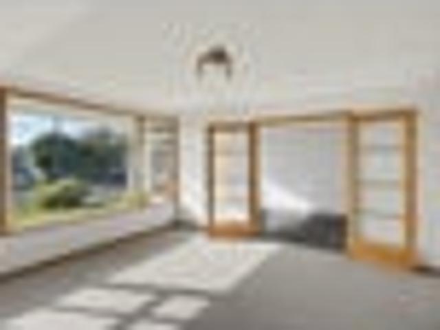 A sunny slice of 60s classic weatherboard