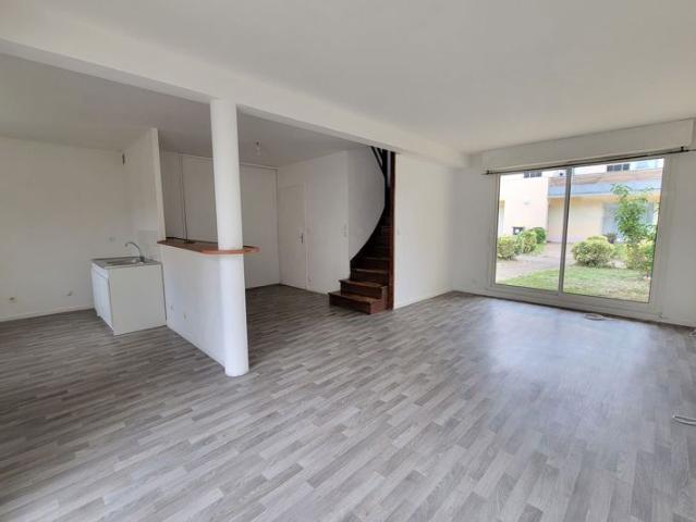 À SABLÉ SUR SARTHE MAISON T4 AVEC GARAGE – 83.70 M² CARREZ