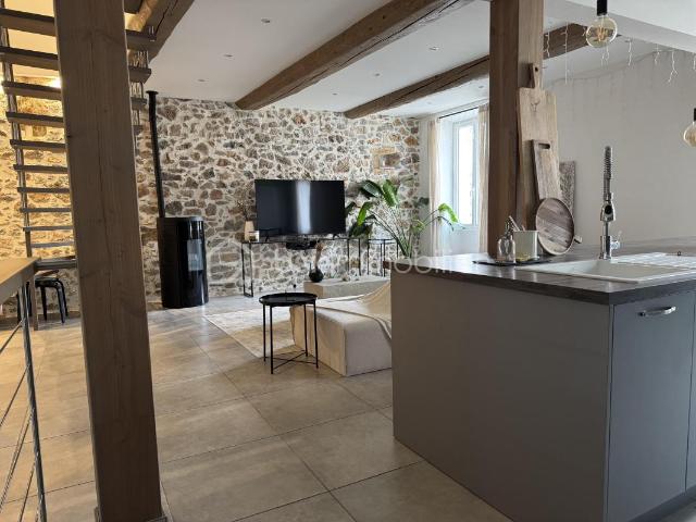 À Saint Maximin la Sainte Baume 83470, magnifique maison de ville aux prestations de qualité