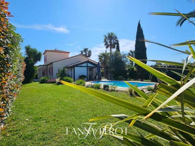 A Saint Cyprien, maison 4 faces de 120m² sur une parcelle de 838m² avec piscine et garage
