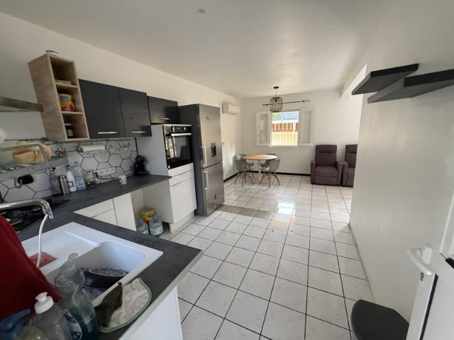À Saint Denis, maison en location avec 4 pièces avec KRI