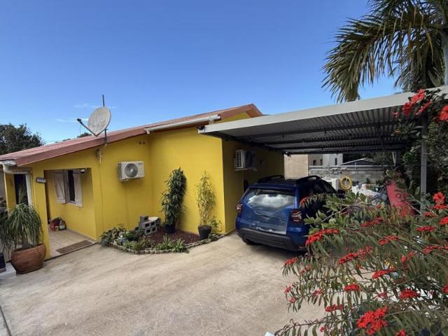 À Saint Denis, maison en location avec 4 pièces avec KRI