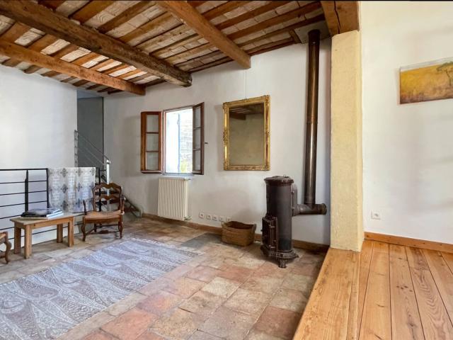 A Saint Quentin la Poterie, maison de village avec terrasse. 98m² Saint Quentin la Poterie