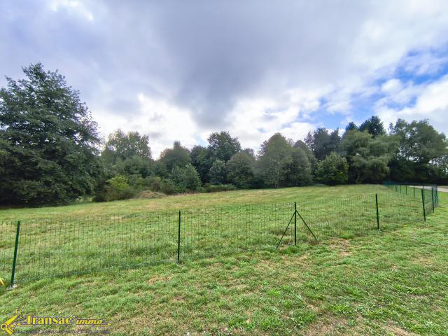 À Saint Rémy sur Durolle proche du plan d'eau, terrain de 21299m2