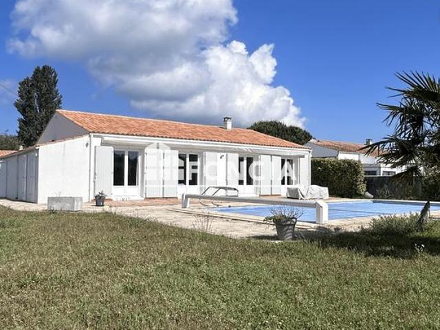 À Saint Trojan les Bains, découvrez cette magnifique propriété idéale pour les vacances en famille ou entre amis