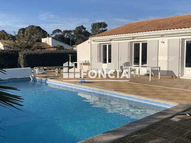 À Saint Trojan les Bains, découvrez cette magnifique propriété idéale pour les vacances en famille ou entre amis