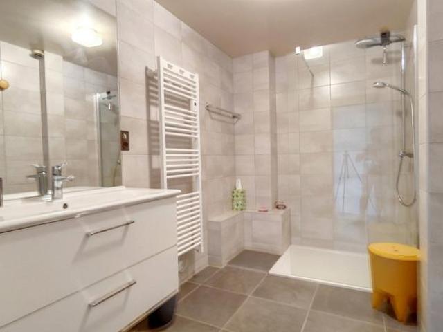 A SAINT VIT, logement étudiant meublé de 43m2, chambre sépar