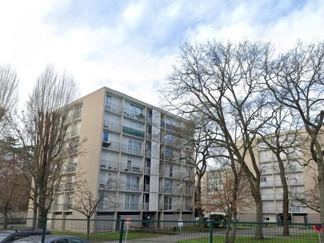 A saisir ! T2 à rafraichir à Poissy