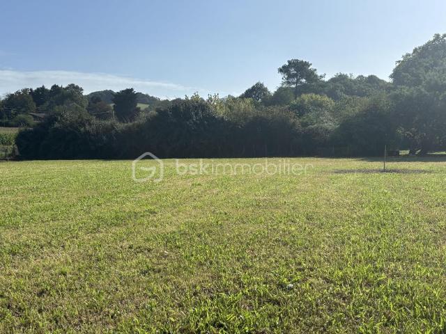 A SAISIR TERRAIN CONSTRUCTIBLE AU COEUR DU PAYS BASQUE