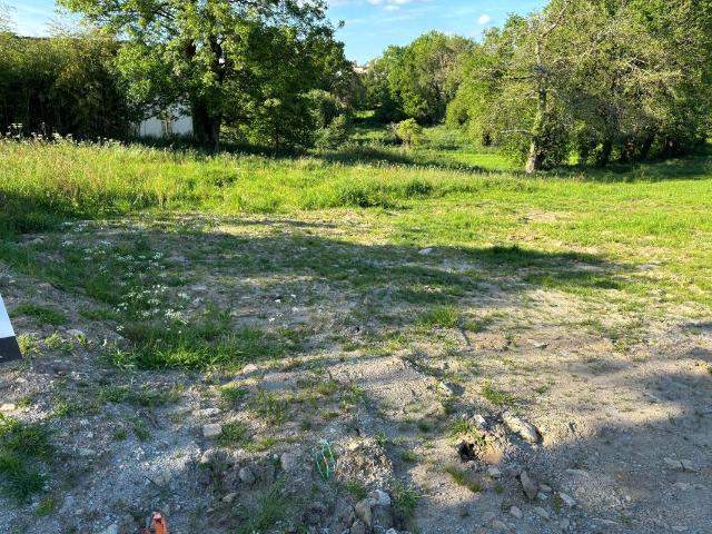 À SAISIR – TERRAIN CONSTRUCTIBLE VIABILISÉ DE 549 m² À LE COURS 56