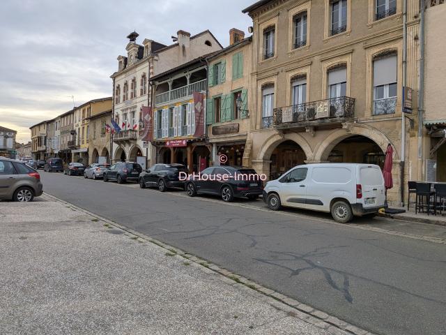 A saisir à Marciac: Majestueux immeuble de 10 pièces avec un garage attenant